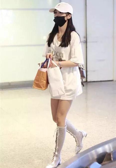 人手一件的小白T 怎样选才能不出错而且赢很大?