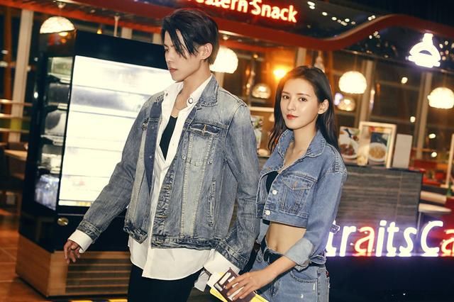 张予曦街拍帅酷超过男友,侧脸杀A4腰算什么,她一笑感觉恋爱了