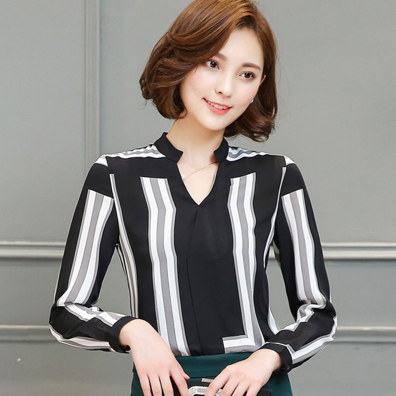 今年超流行的打底衫,优雅干练很有女人味,上身洋气炸了