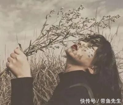  #情话#我想你的浪漫情话：想到你就脸红 见你不用腮红
