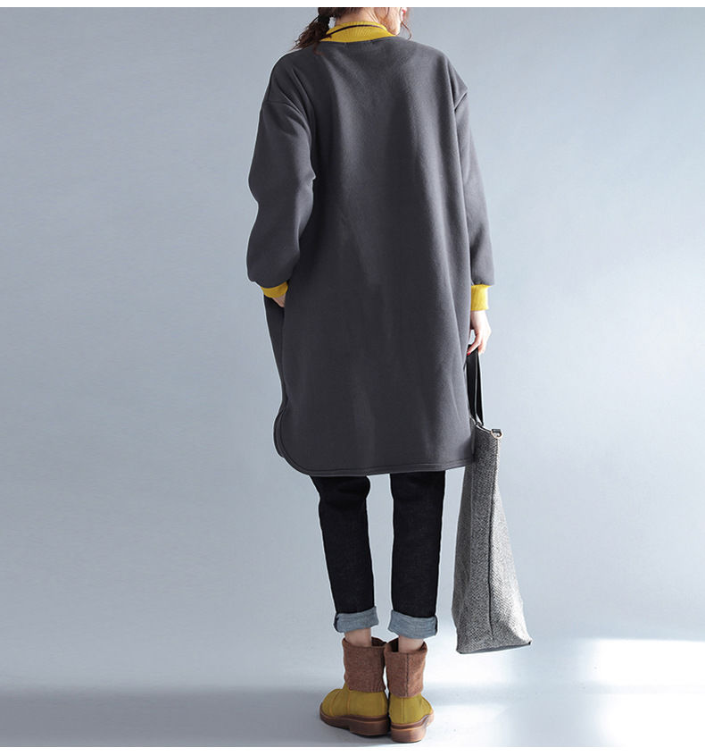 女人一旦过了40，可不要随意穿搭，瞧下图穿搭，背影都美爆