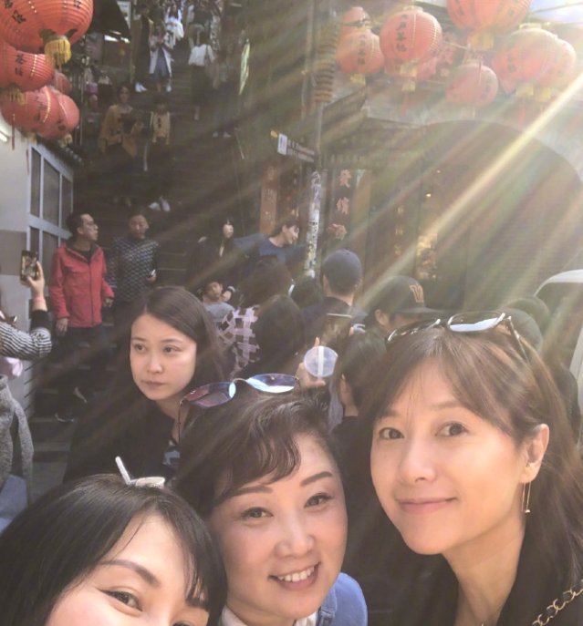  『次徐静蕾穿』简单不简约的搭配,温婉端庄,散发你的优雅气质