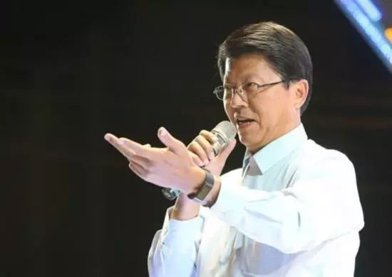 谢龙介脸带微笑面对败选　女议员伤心落泪