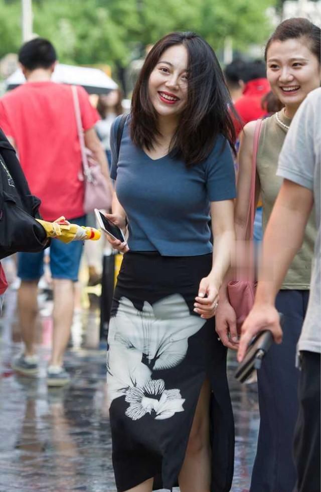 #国外#国外小伙偶见东方美女, 都看是目不转睛!