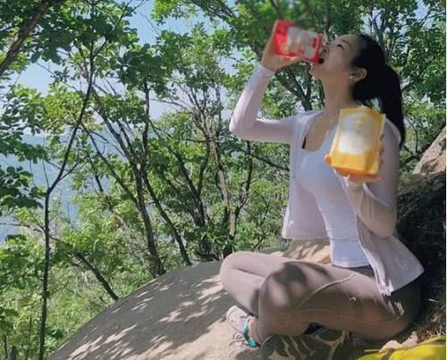 打底裤让你轻松的做一个性感美人！