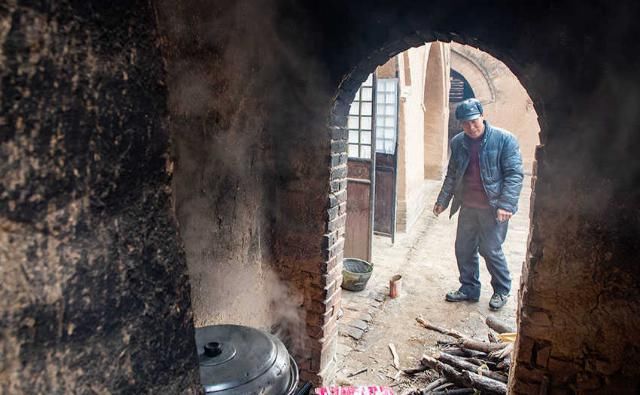  [住在地坑院]雪中实拍中国保存最完好的地下古穴居群，年久超百