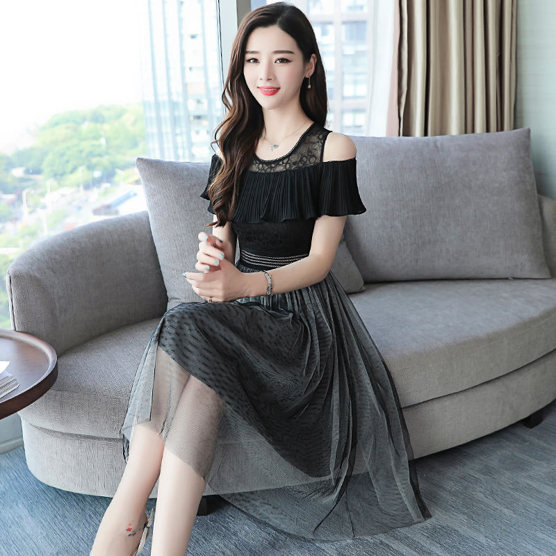 皮肤暗黄的女人，一旦过了40岁，多穿“减龄裙”，高贵迷人年轻