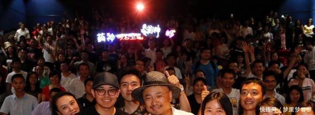 《快乐大本营》彭昱畅的假发片掉出来,何炅帮