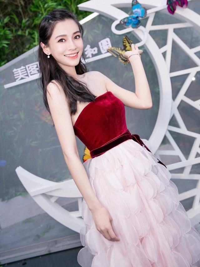Angelababy与《寂静之地》女主撞衫粉裙，网友:baby长脸了!