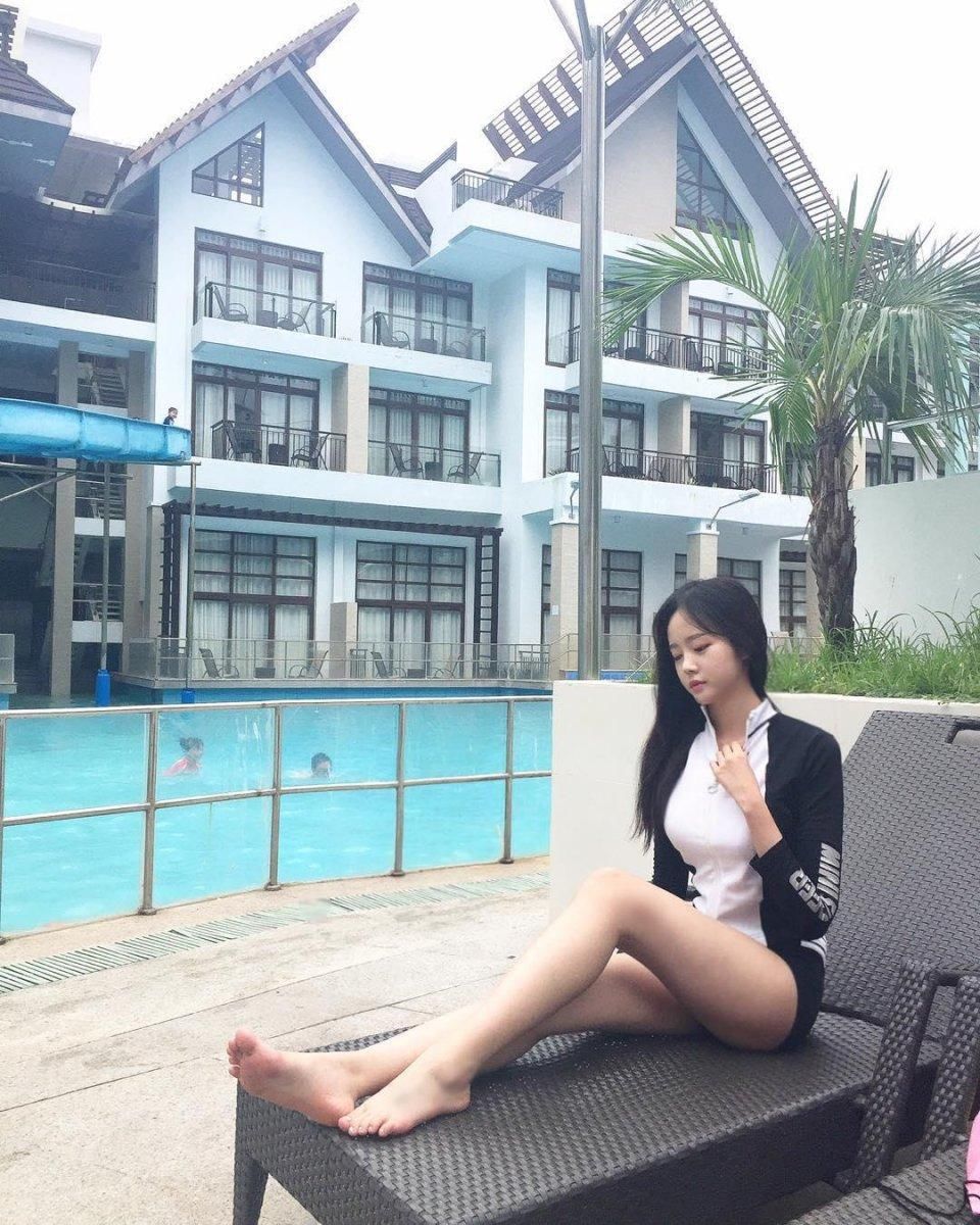 高颜值美女尹慧珠晒养眼自拍美照，身材凹凸有致让人垂涎欲滴！