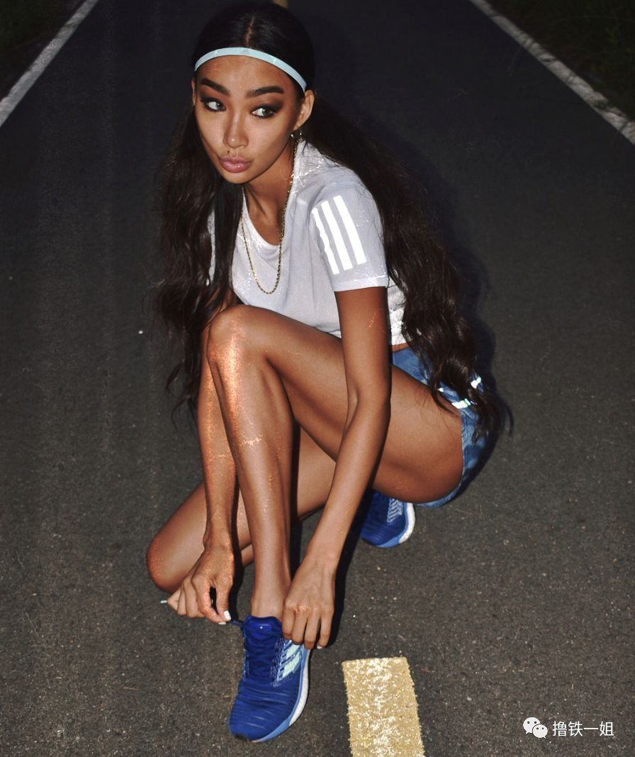 南韩第一蜜桃臀竟然是超模版王菊，蚂蚁腰逆天了!