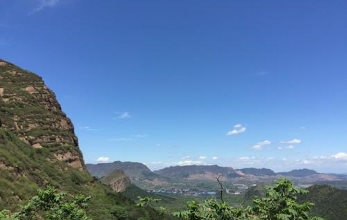 碧波荡漾,松柏苍翠,江南秀色、北国风光为一体,河北迁安白羊峪