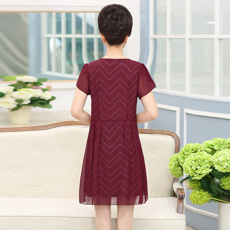 从来没见过这么漂亮的包臀裙，洋气又迷人，拍照超上镜