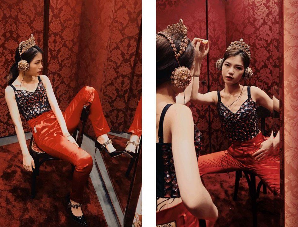 亲身示范丨原来真的可以在试衣间自拍出时尚芭莎封面!