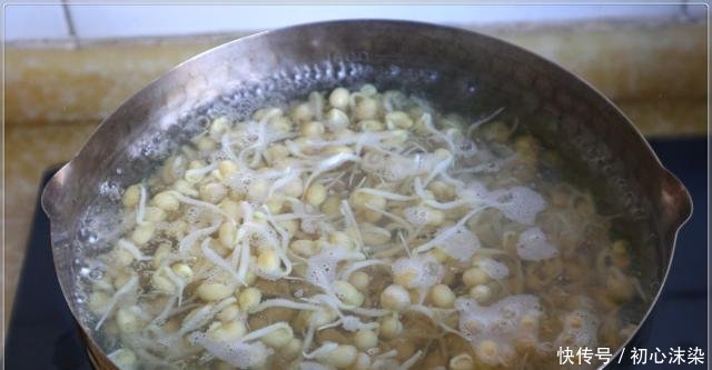 『小伙』豆芽炒粉条怎么做好吃山东小伙的做法,简单家常,老婆孩子喜欢