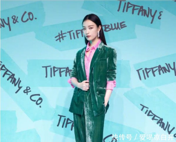 倪妮厉害呀！为显腿长脚踩两根针站一刻钟，脚背脚尖垂成一条线