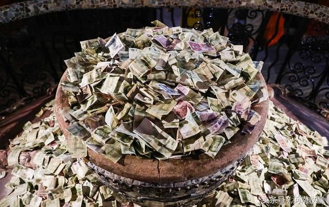 不是寺庙，不是道观，“98亿”房子钱币堆成山，为啥？