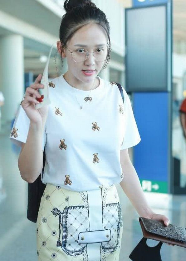 陈乔恩模仿赵丽颖梳丸子头，一个仙女，一个丑女!