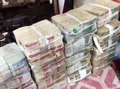 这群人抽着6块的烟，住着50块的宾馆，却谈着上千万的生意！