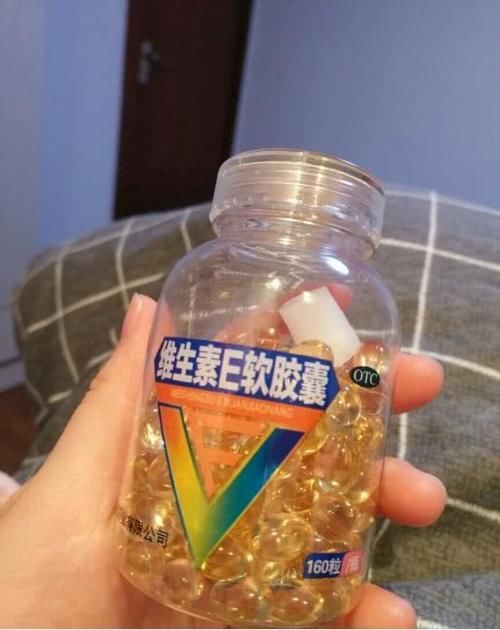  [脸上]脸上长脂肪粒没自信？这几个小技巧让你摆脱脂肪粒，效果很惊艳