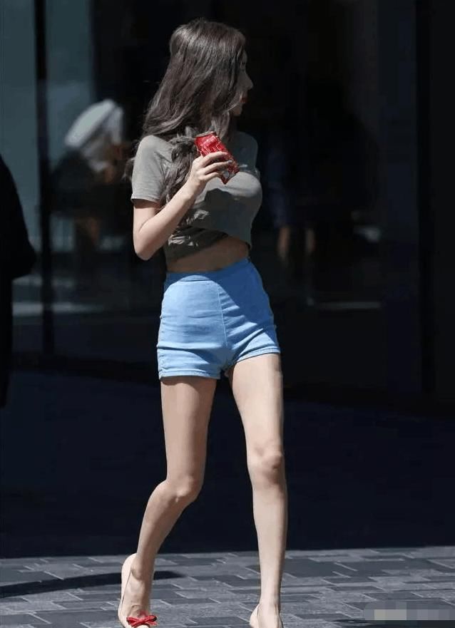 素人街拍：大长腿就是一道靓丽的风景