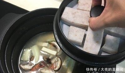  『海鲜』宅在家中吃美食：中式海鲜锅乌龙面+蒸芋头糕