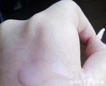  『眼霜』药店有二种“医用眼霜”，对付皱纹眼袋小菜一碟，遗憾是知道的人太少