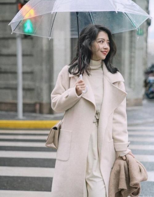  『气质』三木博主越来越有女人味了！大衣配阔腿裤，同色搭配又暖又气质
