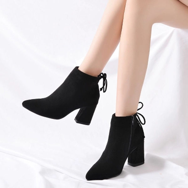 升级版马丁靴，搭小脚裤或裙子都让你美丽加分，好货不等于昂贵