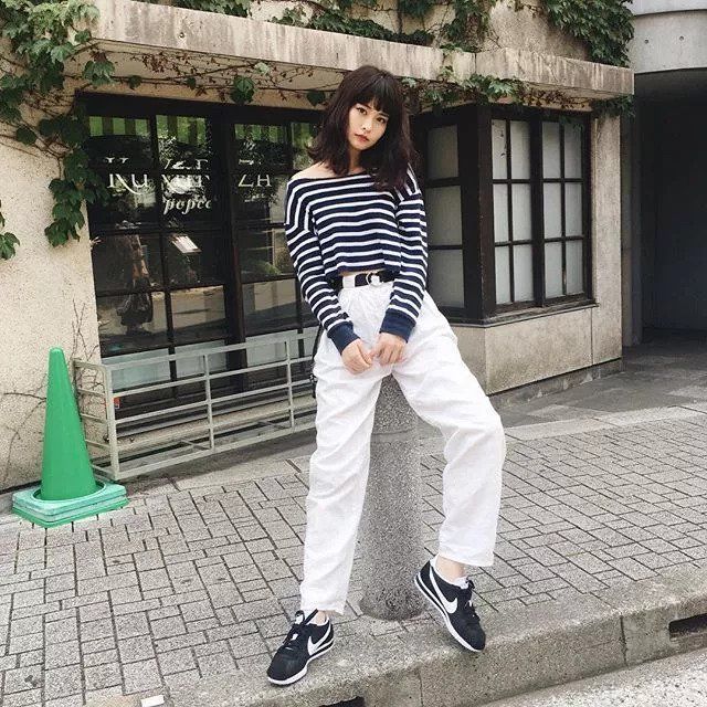 年仅21岁身高167的横田成当红的杂志麻豆,坐拥日圈26万粉丝,超