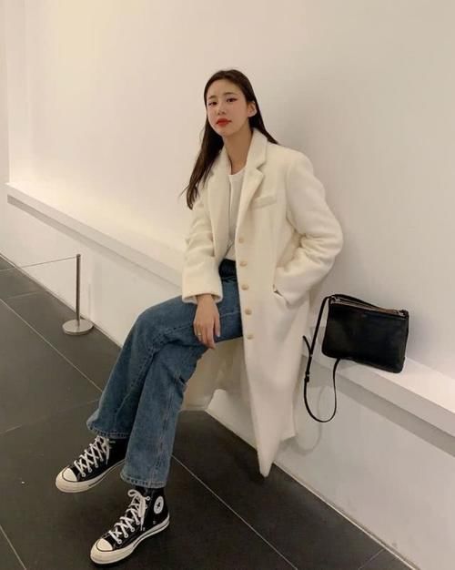  时髦：别再穿阔腿裤了，这4条裤子显瘦又显高，时髦精们都在穿！