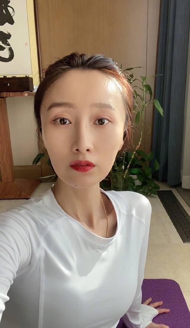  【事业】“慕容云朵”近照变尖脸，最火时嫁富商生子，今33岁变化太别扭