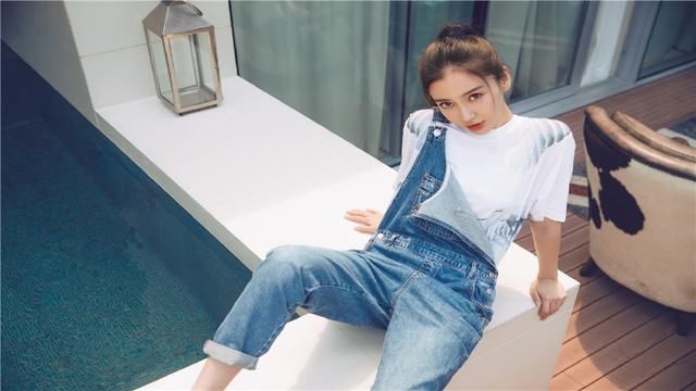 倪妮过生日，杨颖发微博祝福，网友不买账：为何称塑料姐妹花！