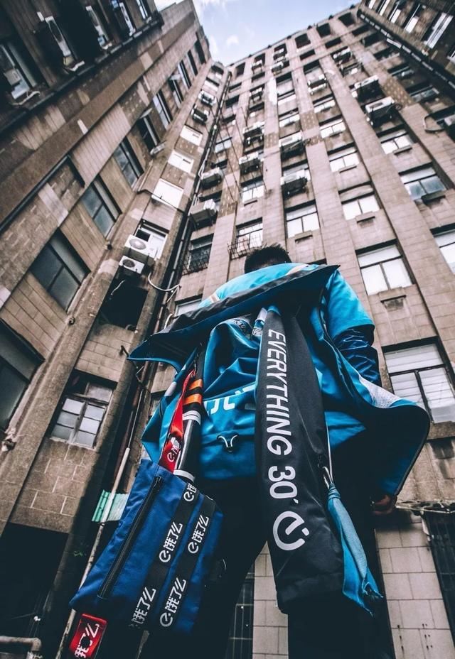 饿了么又出新设计，外卖小哥都穿得比我潮！