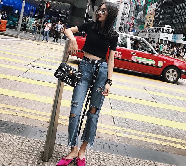 牛仔裤如何穿得最时髦，不妨试一试这3招