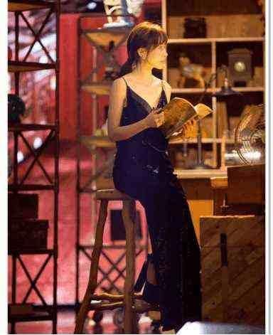 同是162cm的周冬雨和王子文，网友:大长腿与小短腿的差别!