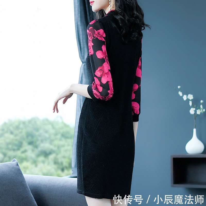  优雅：看到今年的印花裙，忍不住给自己买了两件，没想到连妈妈都夸美