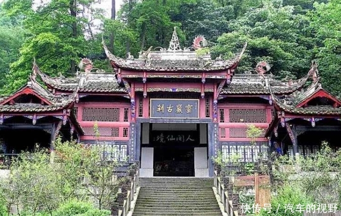 我国具有传奇色彩的寺庙,有15尊“肉身佛像”,吸引信众前来参拜