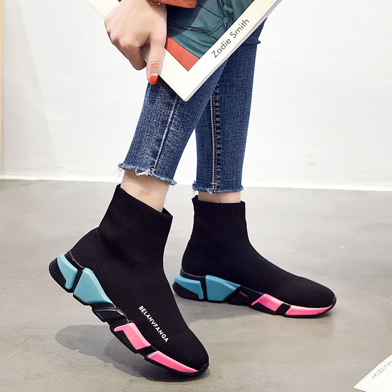 今秋超火的“袜子鞋”，款款舒适百搭还养脚，逛街你就是“亮点”