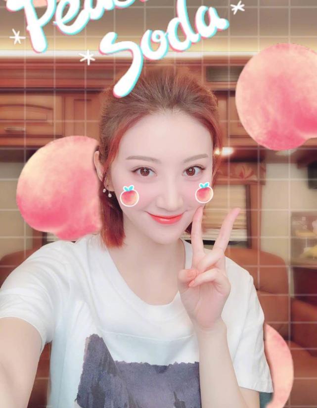 景甜被曝已经领证结婚，工作人员两字回应，确实服气！