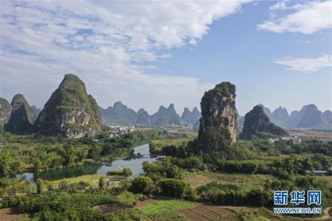 广西阳朔：冬日雨后山水美