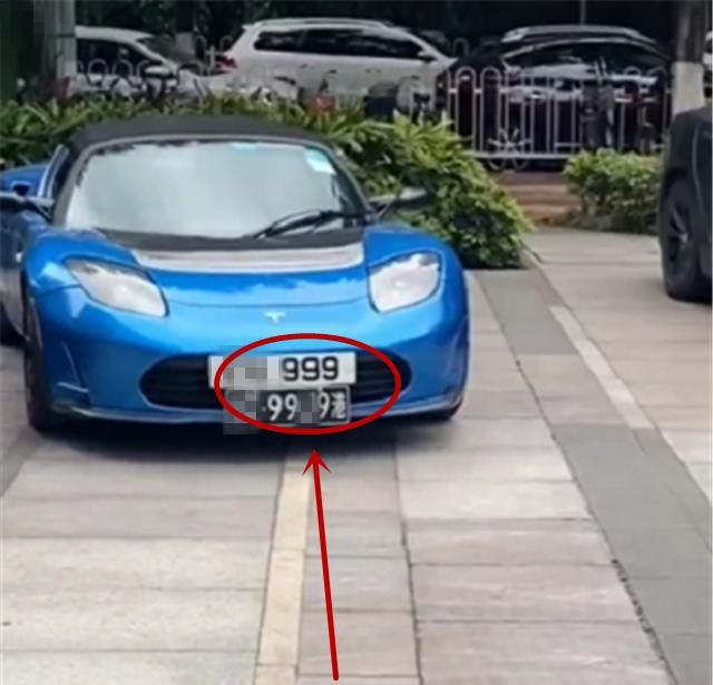 『两地』改“特斯拉标”的路特斯跑车,4.6秒破百,还挂两地牌,车牌吸睛
