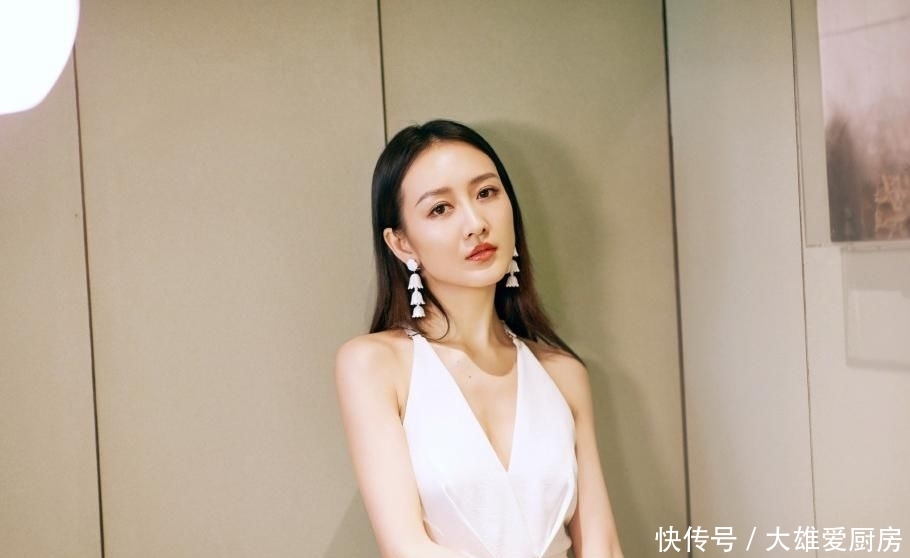 线条:同穿白色无袖礼服,输了年龄却赢了气质?,39岁张柏芝和37岁王鸥