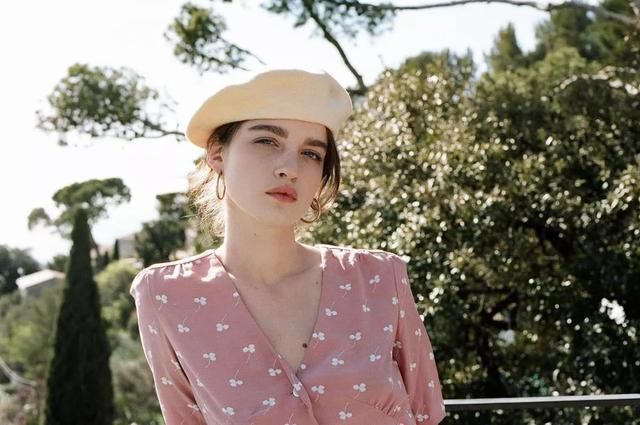 被1亿ins粉丝的宇宙博主疯狂pick，这款“大妈裙”到底美在哪？