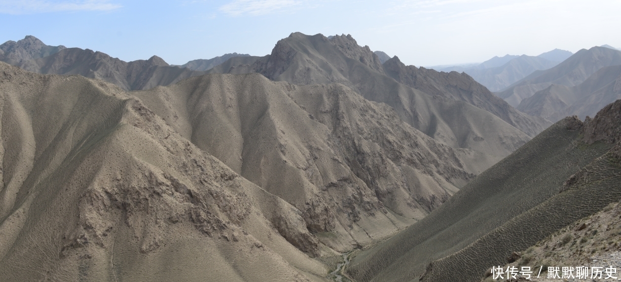 天路零公里出发,一小时海拔升高3000米,昆仑山脸色好严肃