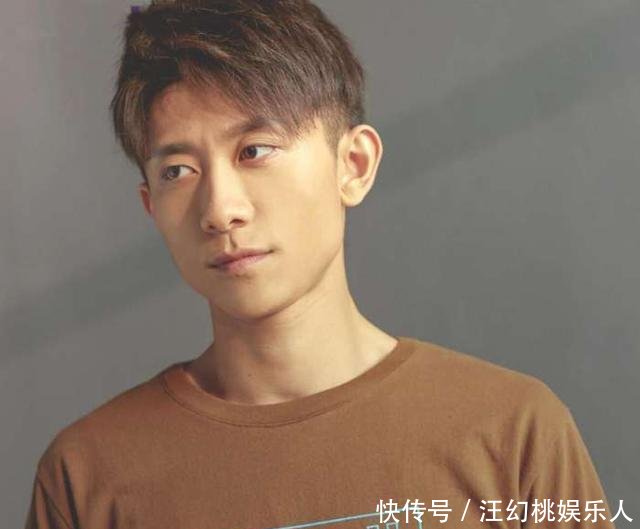 真的假的？杨紫刚分手，就和张一山穿情侣装？