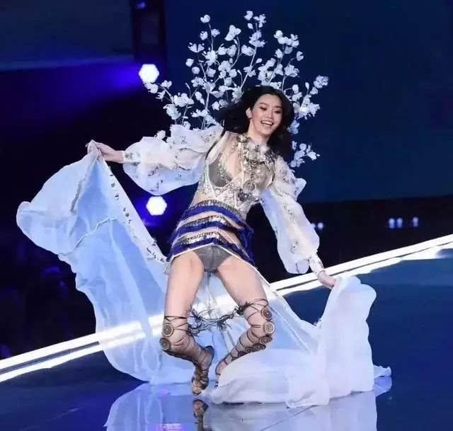 奚梦瑶摔成那样,大腿肚子都没赘肉,难怪敢这样穿衣!