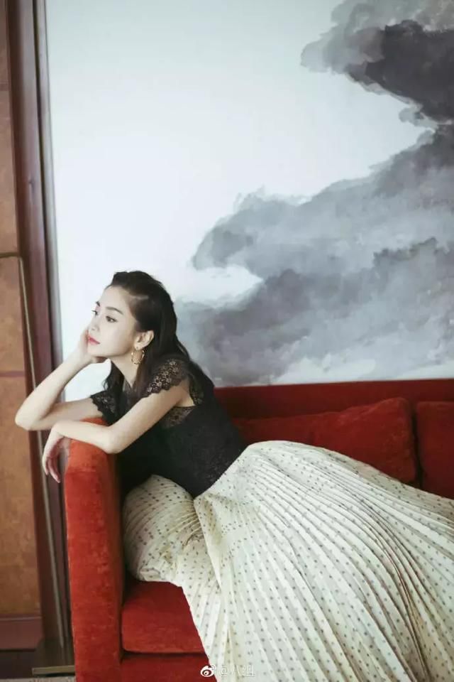 有人惊艳、有人油光满面，这两场时尚活动，精修未修对比明显！