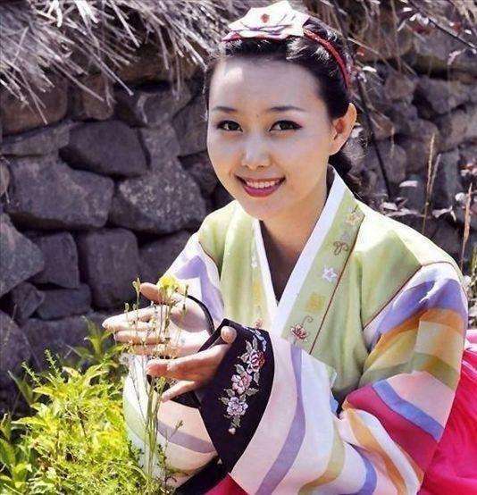 中国游客去朝鲜旅游,却因为一个问题惹麻烦,导游:最反感这种人