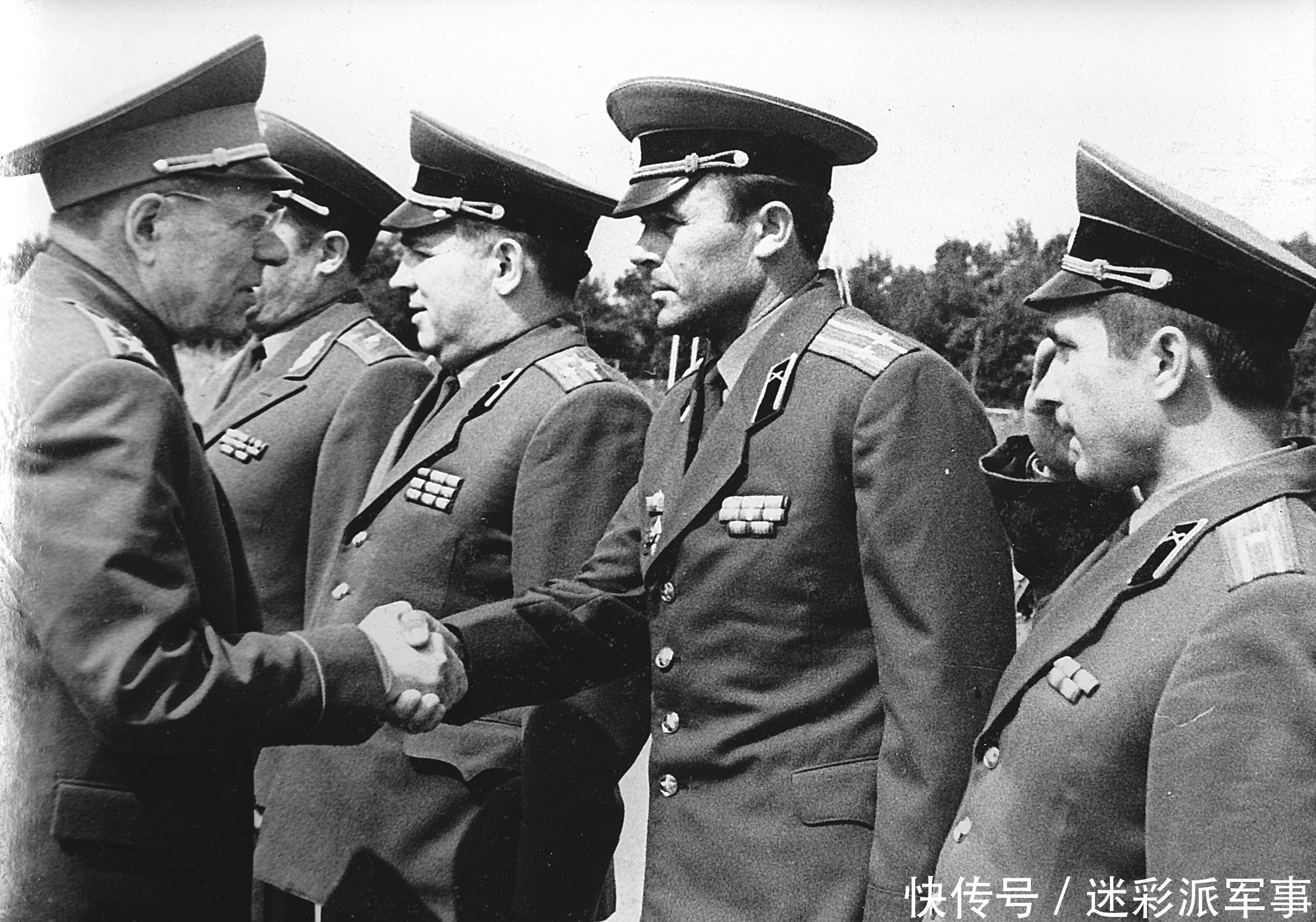 俄罗斯军队最奇葩的一点 军官数量拖垮部队 连